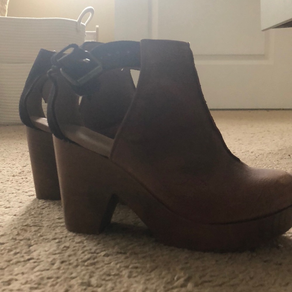 Free people amber orchard clog. Worn once